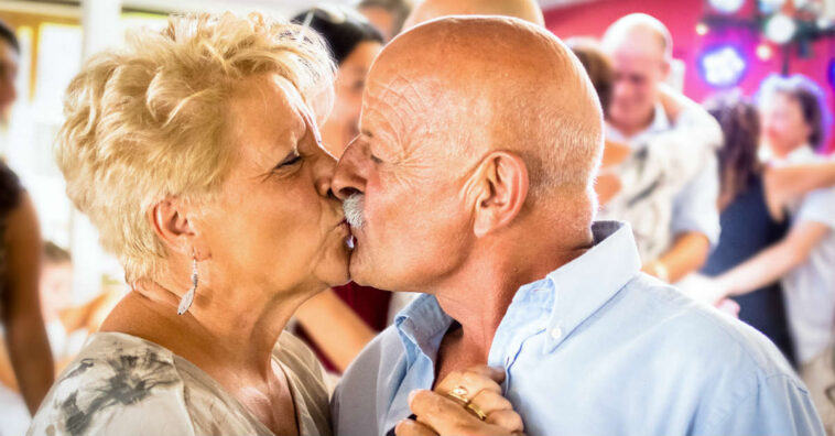 Por que casais se beijam menos com o tempo?