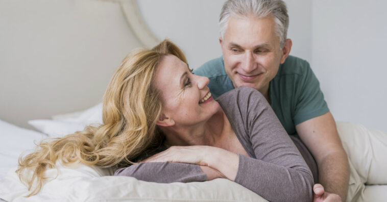 Pouco sexo pode adiantar a menopausa, diz estudo