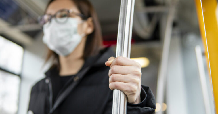 Quanto tempo o coronavírus sobrevive nas superfícies?