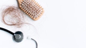 Queda de cabelo é um efeito colateral após a cura da Covid-19