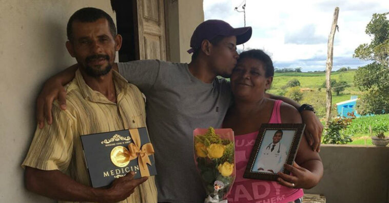 Quilombola e médico - João agora vai cuidar do seu povoado