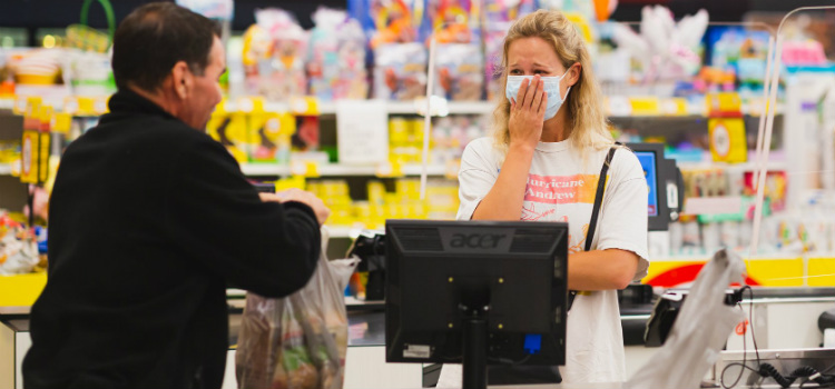 Rede de supermercado dá compras a profissionais de saúde