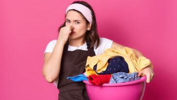 Roupa que ficou com cheiro ruim depois de lavada