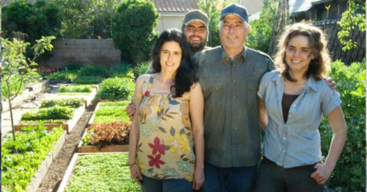 Saiba como vive a família que cultiva sua própria comida no meio da cidade