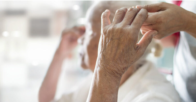 Sem visitas há 6 meses, idosa pede para morrer