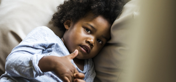 Sono dos pais só volta ao normal depois que o bebê completa 6 anos entenda