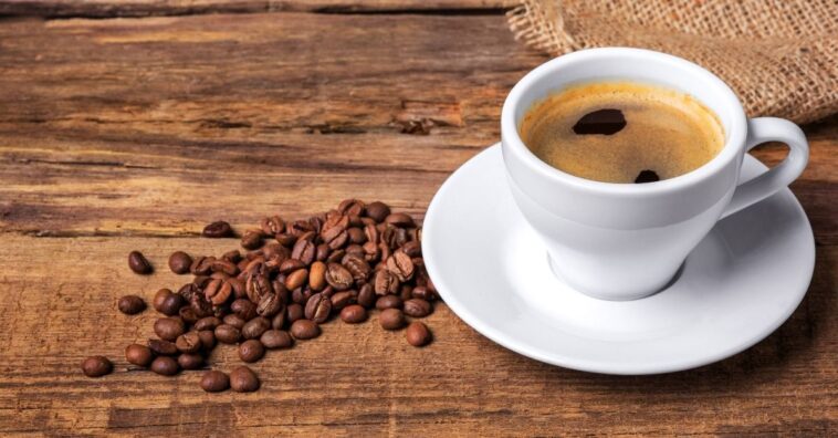 tomar café em jejum