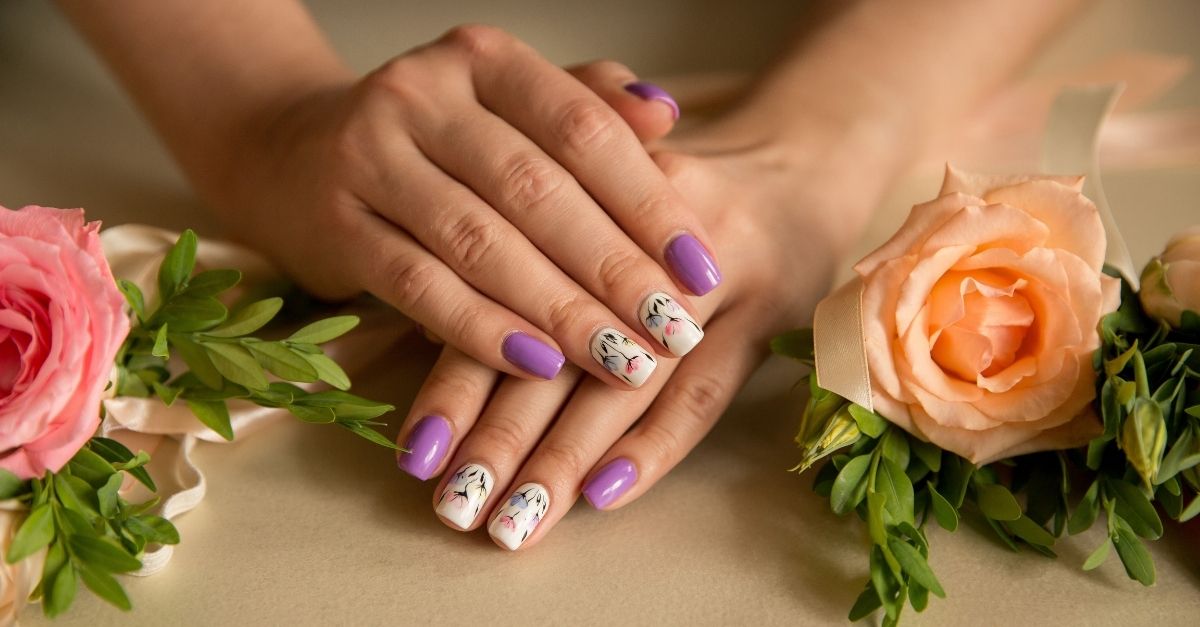 Unhas com flores