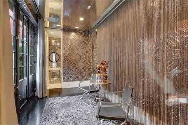 a_aparencia_desta_casa_engana_15