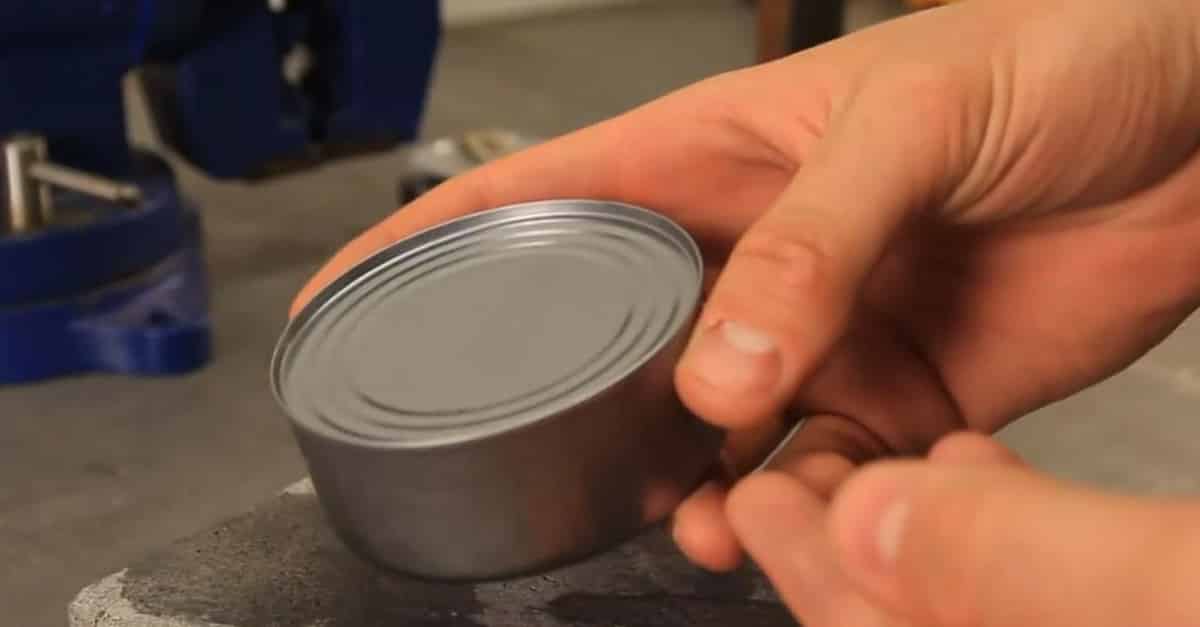 Como abrir lata sem abridor 3 dicas para salvar sua refeição