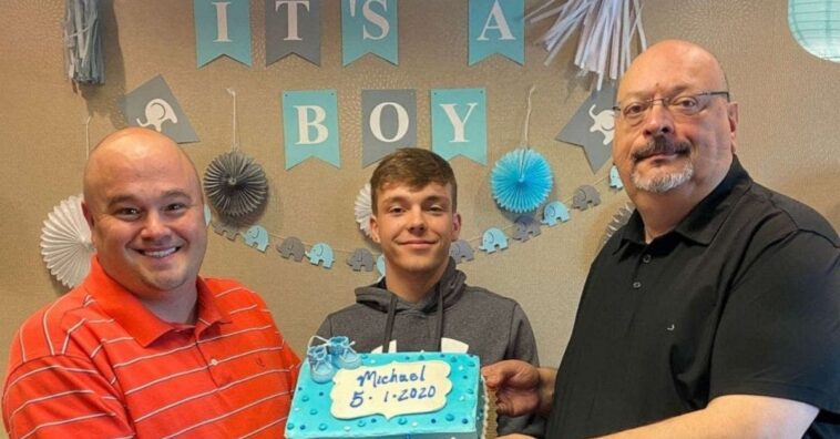 adoção de garoto de dezessete anos