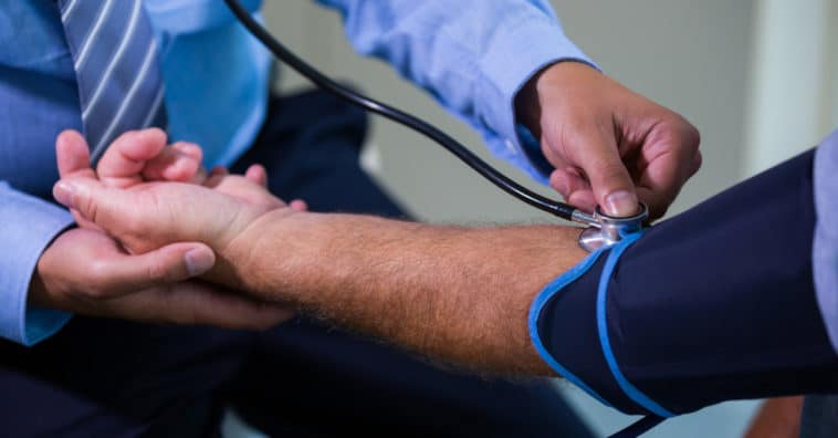 medir pressão arterial