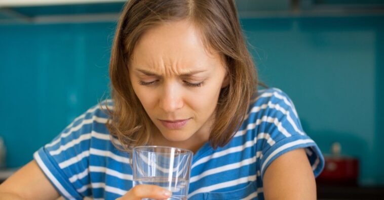 água com gosto ruim