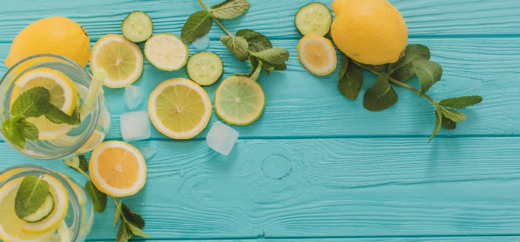 água morna com limão equilibra o pH do organismo