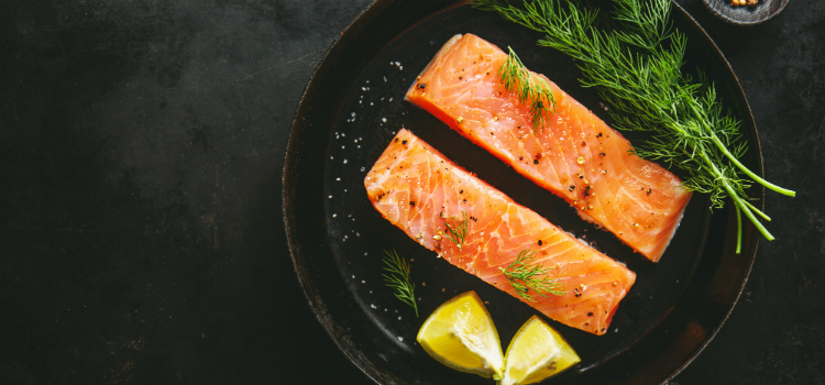 alimentos ricos em proteína salmão