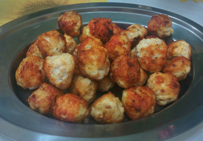 almôndegas com creme de cebola