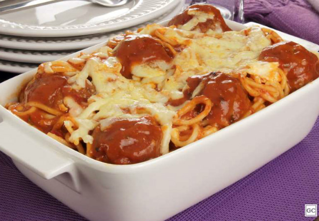 almôndegas com creme de cebola