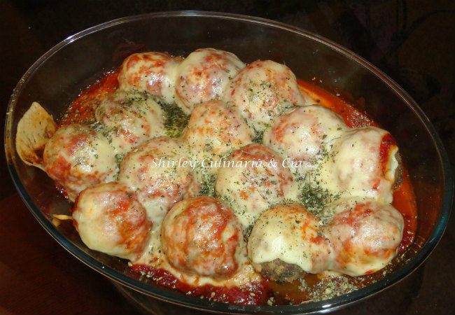 almôndegas com creme de cebola