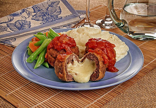 almôndegas com creme de cebola