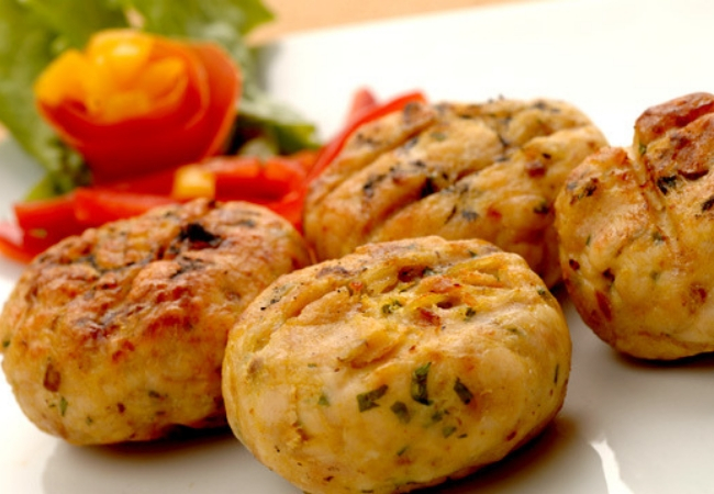 almôndegas de frango e batata