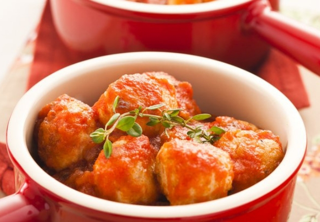almôndegas de frango ao molho