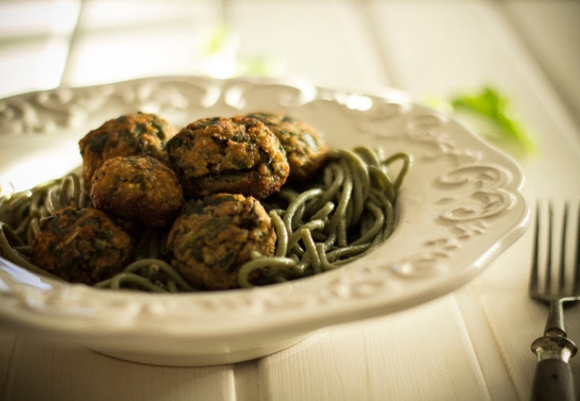 almôndegas de soja e espinafre