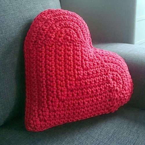 modelo almofadas de crochê coração