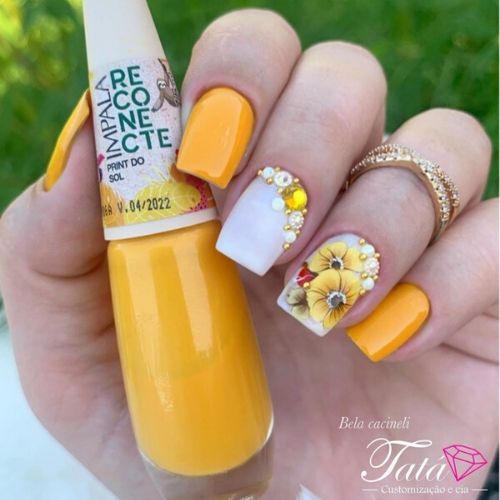 esmalte amarelo