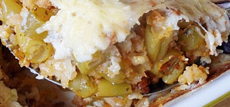 arroz de forno com carne moída e molho branco