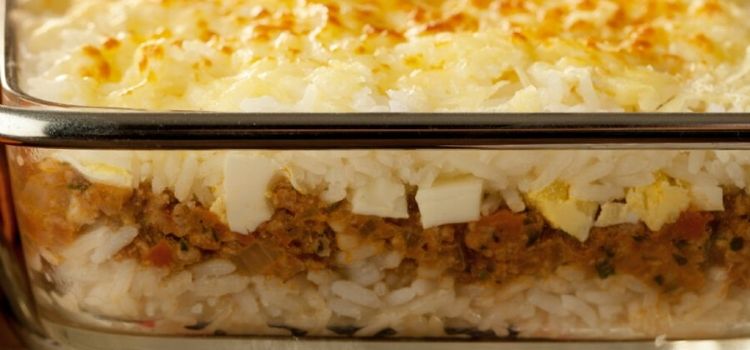 arroz de forno com carne moída e queijo cremoso