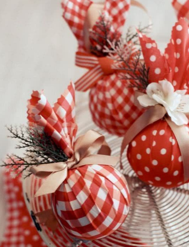 fazer artesanato de natal tecido bolas