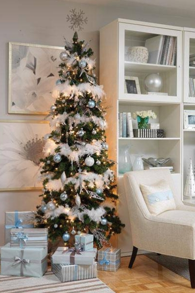 modelo arvore de natal decorada branco azulzinho