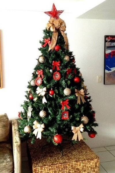 modelo arvore de natal decorada tradicional