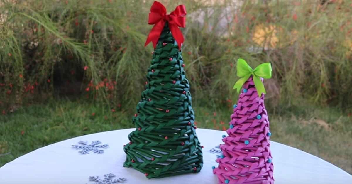 Faça sua árvore de Natal com jornal, garfo e fita