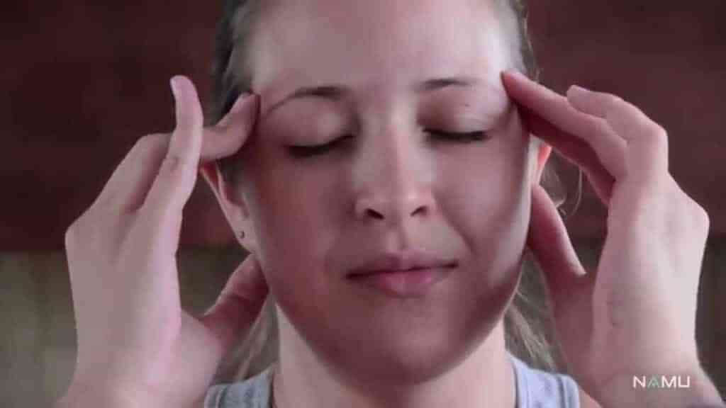Automassagem: Aprenda a aliviar dores de cabeça