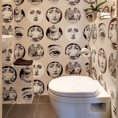 banheiro rostos estampados