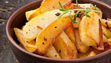 batata assada com alho e parmesão