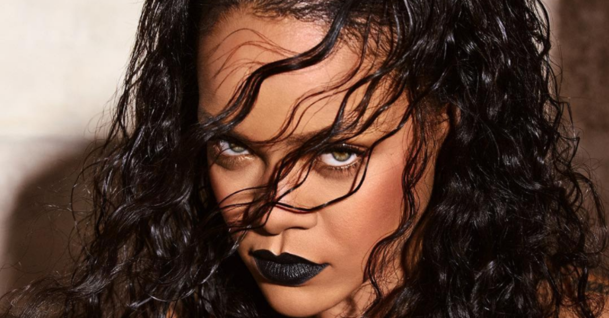 batom preto rihanna