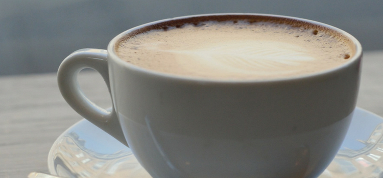 bebidas que aceleram o metabolismo tomar café