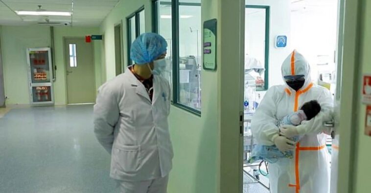 bebê nascido de mãe com coronavírus