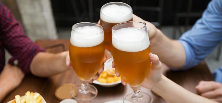 benefícios da cerveja e a redução do colesterol ruim