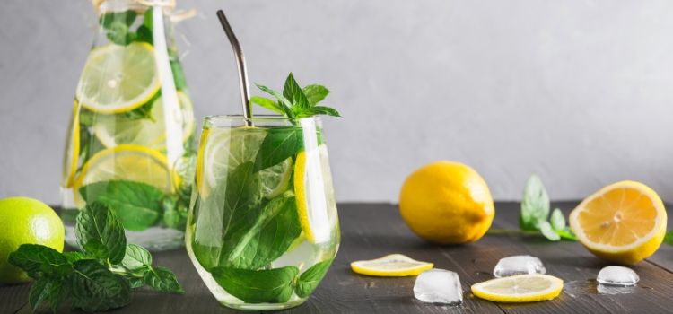benefícios da hortelã com limão para saude