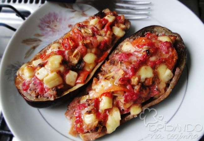 berinjela assada recheada com linguiça