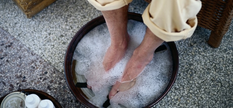 bicarbonato para os pés