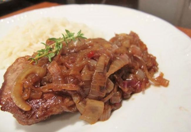 bife de panela acebolado