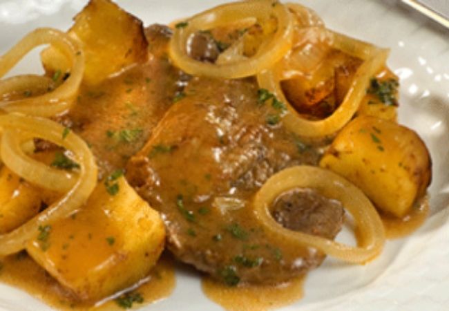 bife de panela com mandioca