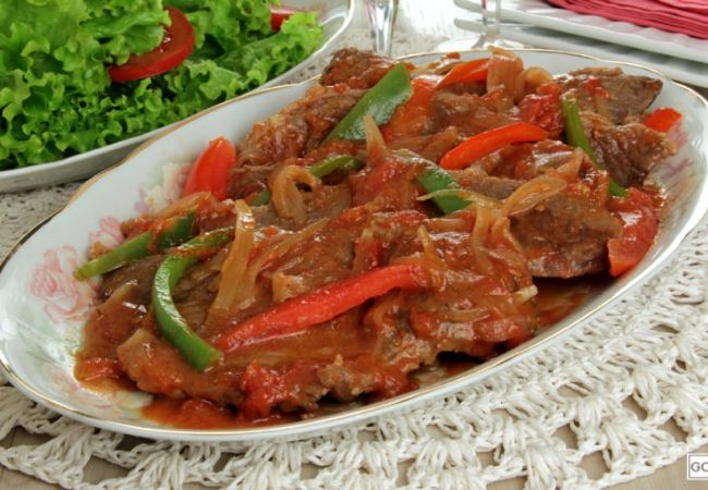 bife na panela de pressão com pimentões