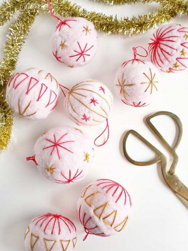 modelo bolas de natal decoradas feltro