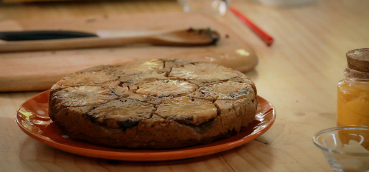 bolo de banana de liquidificador com abacaxi