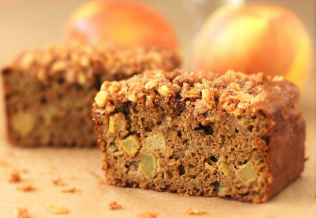 bolo de banana sem farinha com maçã e chia